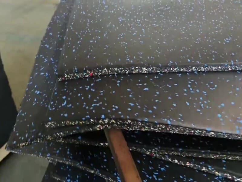 جدول مقارنة الأرضيات المطاطية